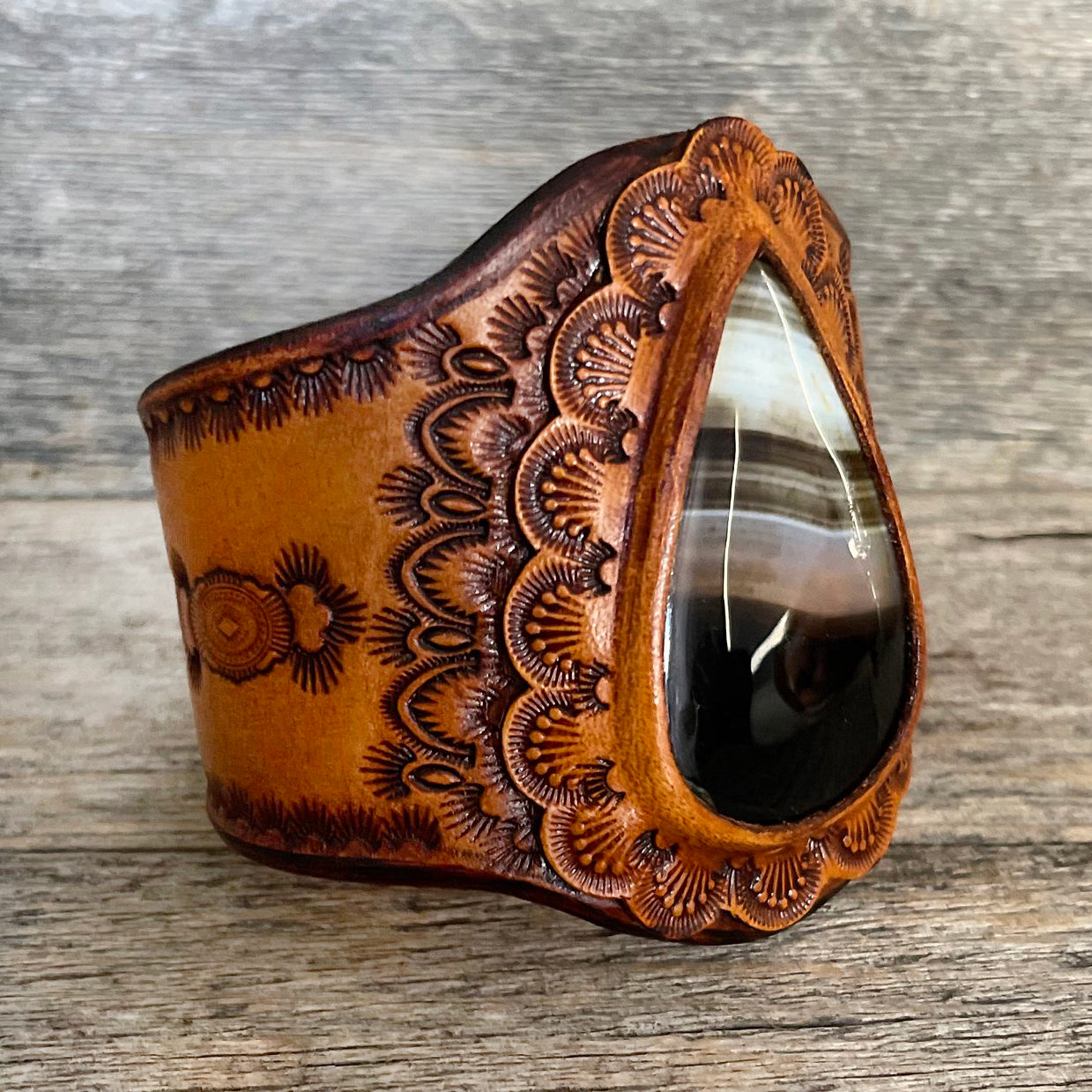 One of a Kind Leather Bracelet with Drop-shaped Banded Agate Stone