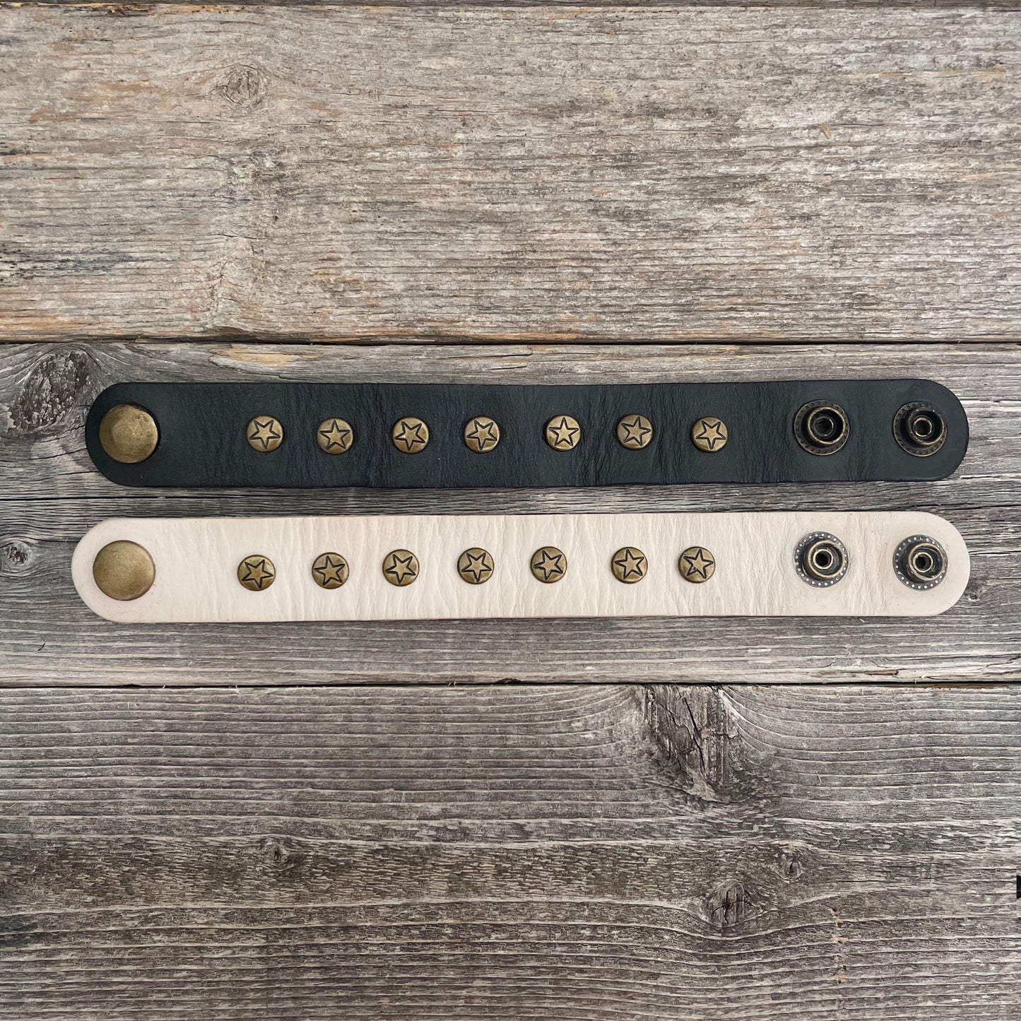 MADE TO ORDER - Hand-painted leather bracelet with Stars Rivets