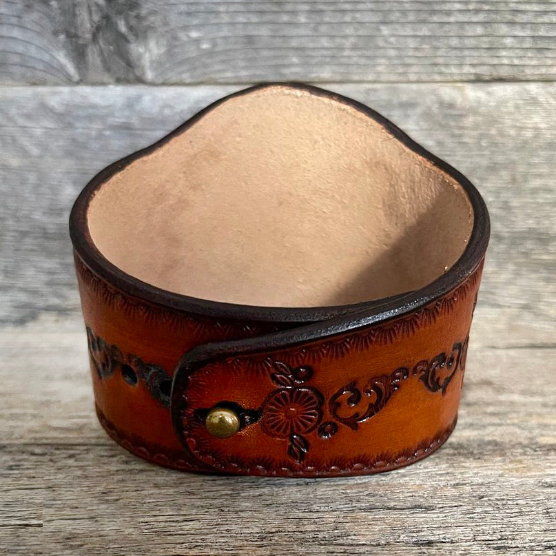 One of a Kind Leather Bracelet with Drop-shaped Banded Agate Stone II