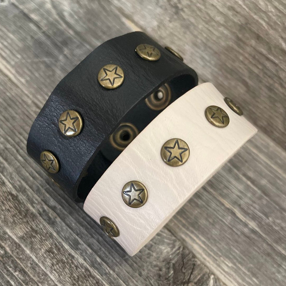 MADE TO ORDER - Hand-painted leather bracelet with Stars Rivets