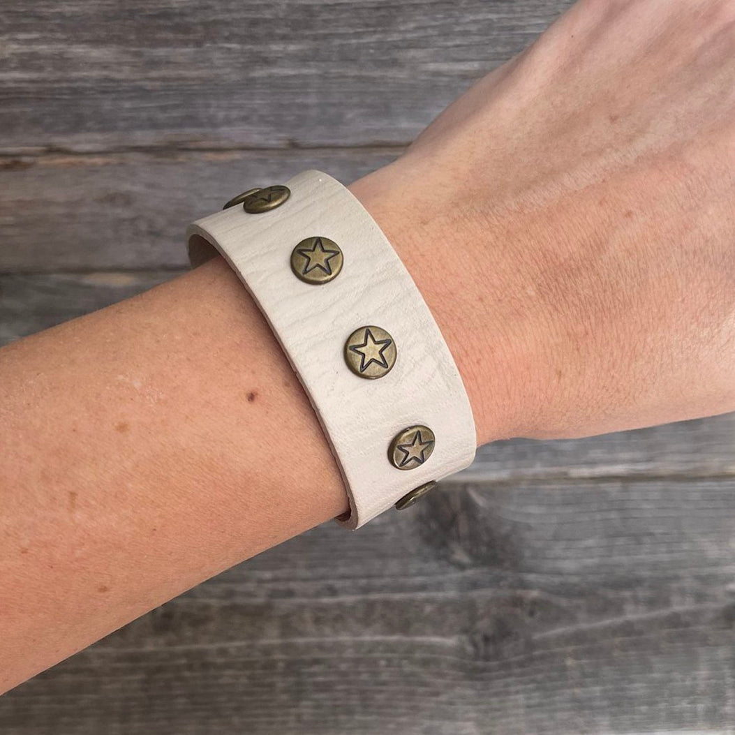 MADE TO ORDER - Hand-painted leather bracelet with Stars Rivets