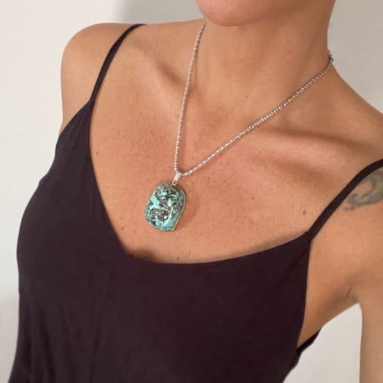 Chunky turquoise nugget pendant necklace