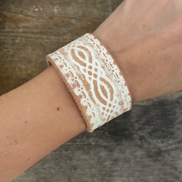 Rustic white leather bracelet with thread pattern