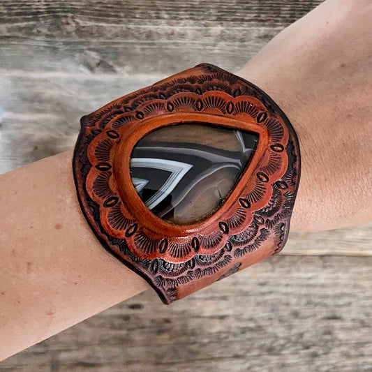One of a Kind Leather Bracelet with Drop-shaped Banded Agate Stone II