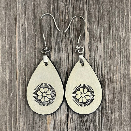MADE TO ORDER - Leather off-white/black Boho Flower Earrings