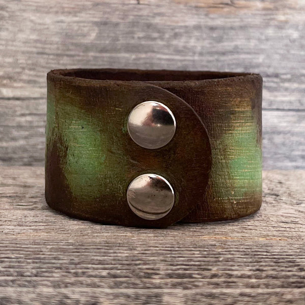 MADE TO ORDER - Leather Bracelet with Celtic Concho and Flowers Rivets