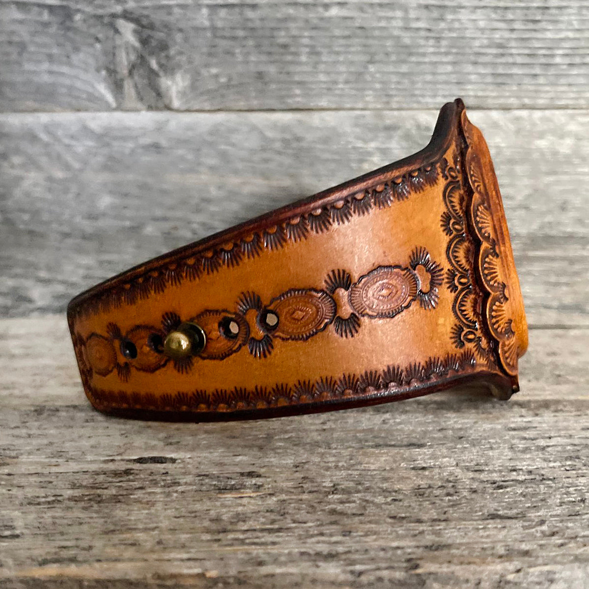 One of a Kind Leather Bracelet with Drop-shaped Banded Agate Stone