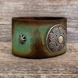 MADE TO ORDER - Leather Bracelet with Celtic Concho and Flowers Rivets