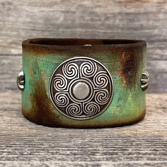 MADE TO ORDER - Leather Bracelet with Celtic Concho and Flowers Rivets