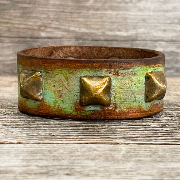 MADE TO ORDER - Genuine Leather Bracelet  with Pyramid Rivets